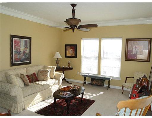 302 Buffalo Ridge Road Canonsburg, PA 15317 - Photo 3 of 18 Living Room.