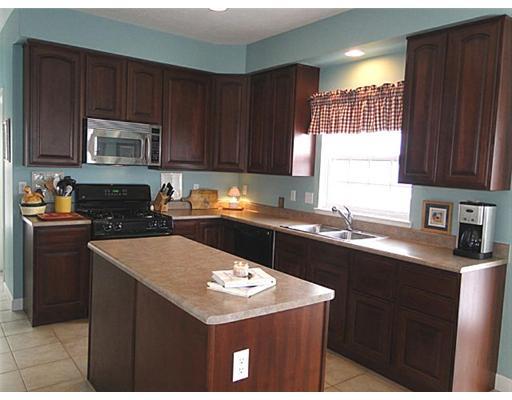 302 Buffalo Ridge Road Canonsburg, PA 15317 - Photo 5 of 18 Kitchen.