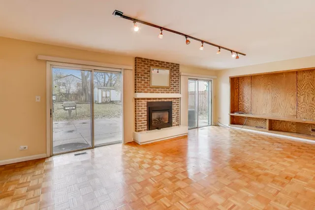 $599,000 | 11 West Emerson Street, Arlington Heights, IL 60005