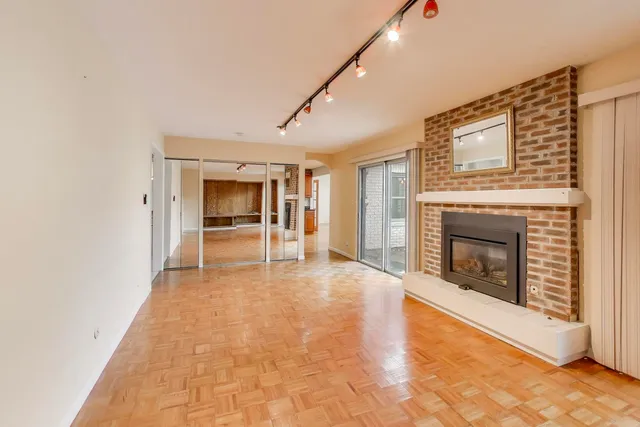 $599,000 | 11 West Emerson Street, Arlington Heights, IL 60005