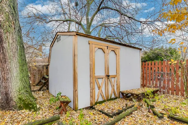 $599,000 | 11 West Emerson Street, Arlington Heights, IL 60005