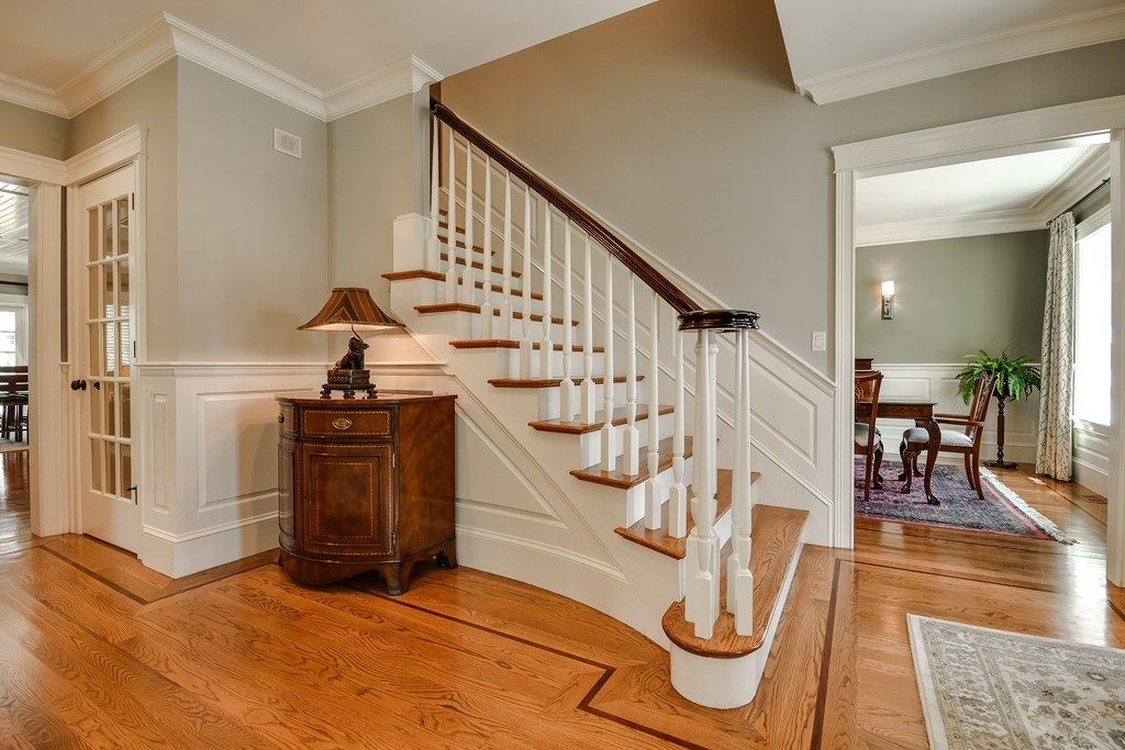 82 Pilgrim Road Wellesley, MA 02481 - Photo 5 of 28