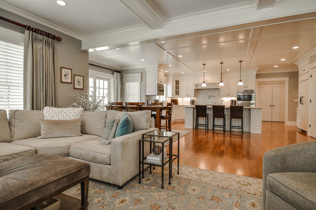 82 Pilgrim Road Wellesley, MA 02481 - Photo 8 of 28
