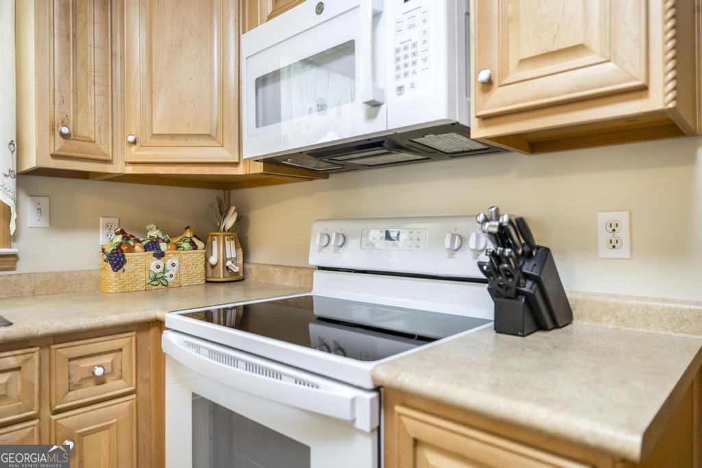 2574 Lower Hartley Bridge Road Byron, GA 31008 - Photo 11 of 45 a close view of utility room