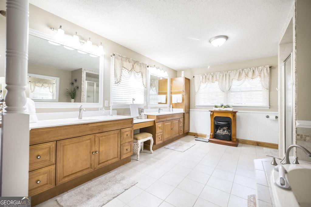 2574 Lower Hartley Bridge Road Byron, GA 31008 - Photo 19 of 45 a large white kitchen with a sink and cabinets