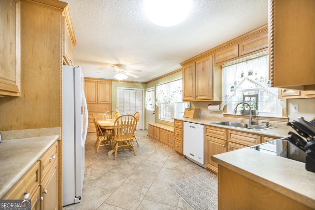 2574 Lower Hartley Bridge Road Byron, GA 31008 - Photo 10 of 45