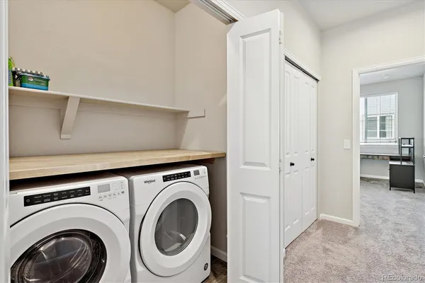 a view of entryway with washer and dryer