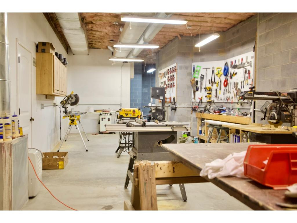 415 Church Road Fall Branch, TN 37656 - Photo 34 of 36 Enormous Workshop