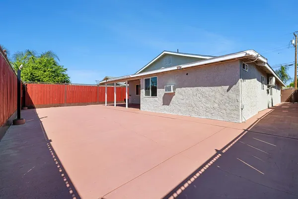 a view of house with a yard