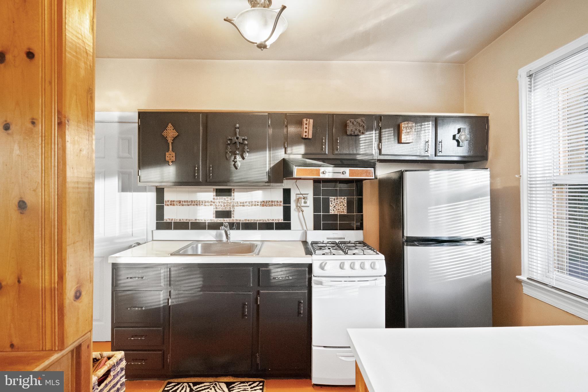 1808 Griffith Street Philadelphia, PA 19111 - Photo 23 of 35 Kitchen 2