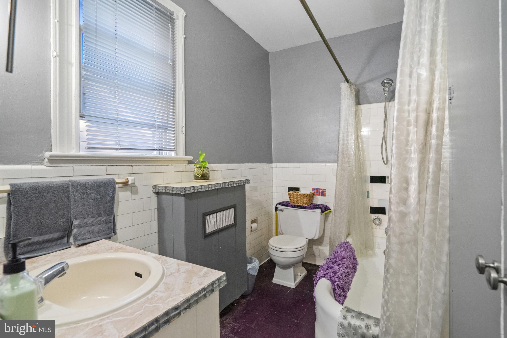 1808 Griffith Street Philadelphia, PA 19111 - Photo 24 of 35 Bathroom 2