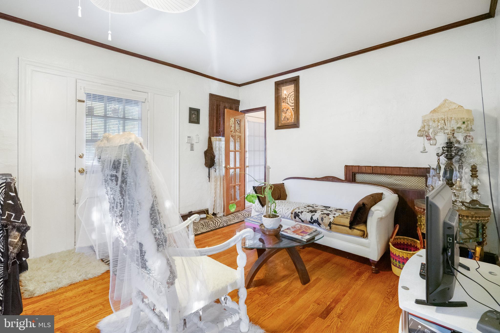 1808 Griffith Street Philadelphia, PA 19111 - Photo 6 of 35 Living room