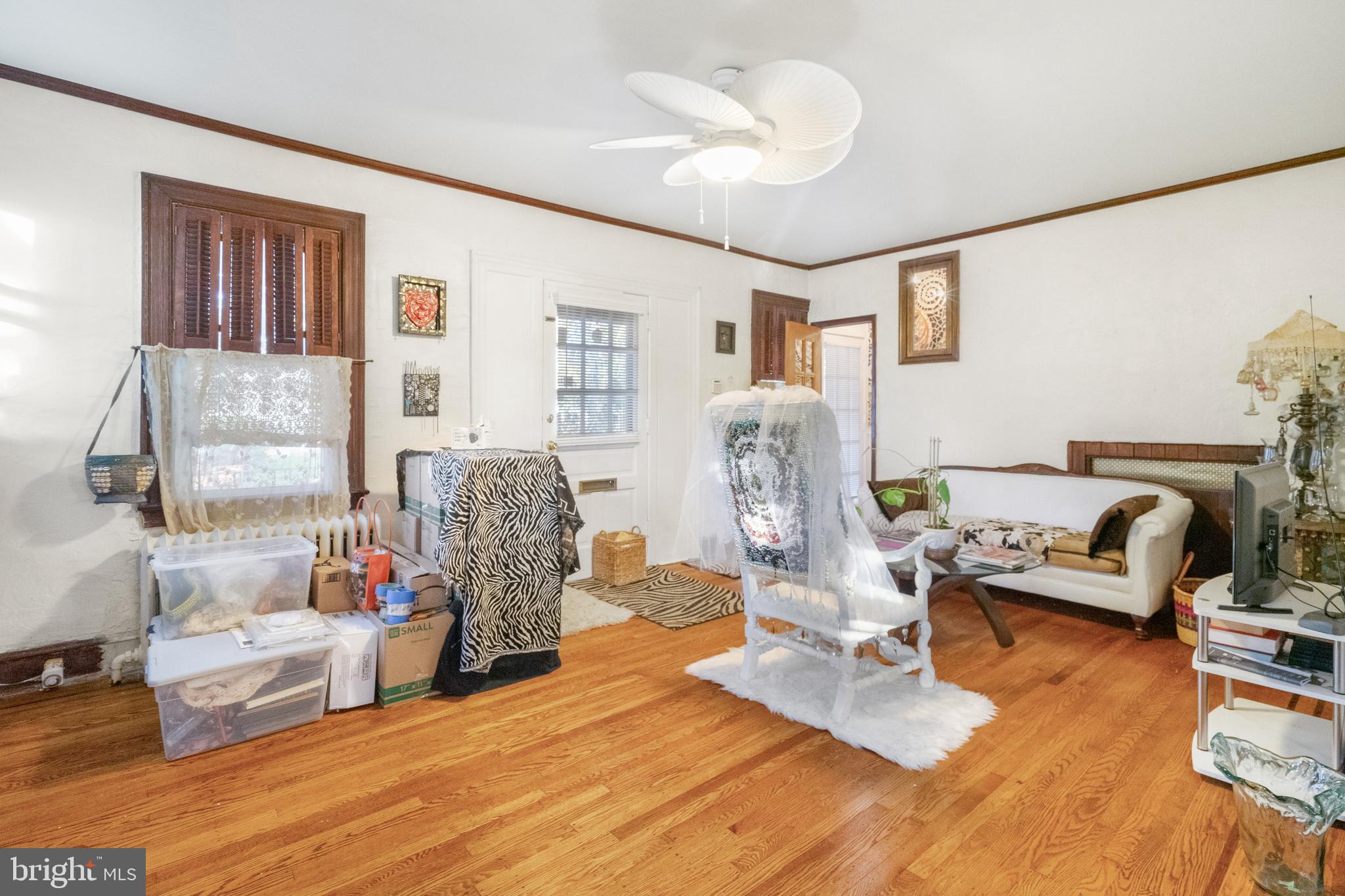 1808 Griffith Street Philadelphia, PA 19111 - Photo 8 of 35 Living room