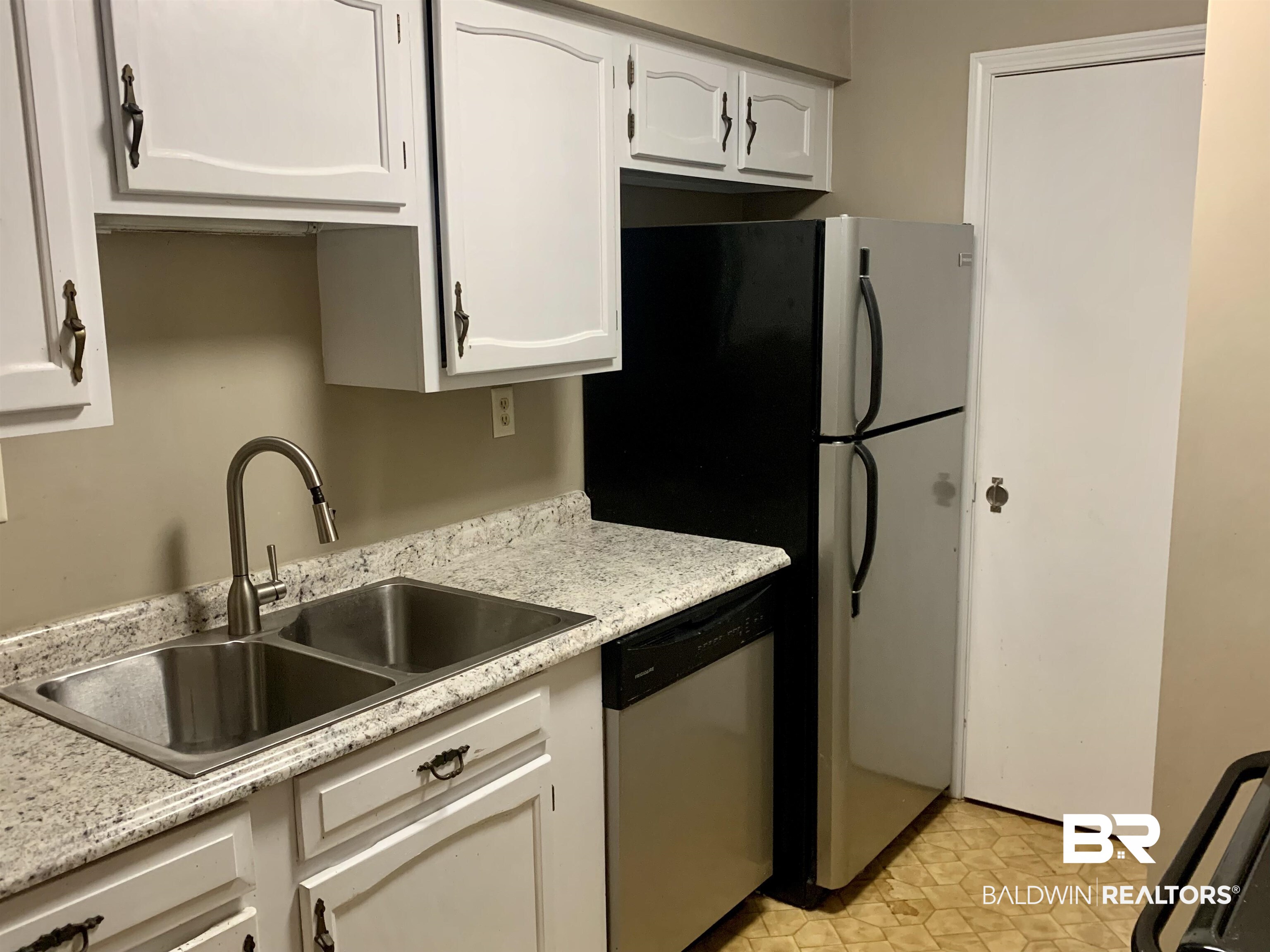 6040 Grelot Road, Unit 205 Mobile, AL 36609 - Photo 4 of 8
