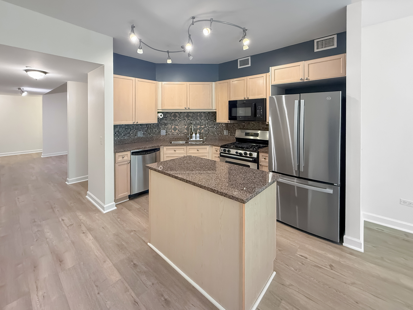 720 West Randolph Street, Unit 608 Chicago, IL 60661 - Photo 18 of 40 a kitchen with stainless steel appliances granite countertop a refrigerator a sink a stove and oven