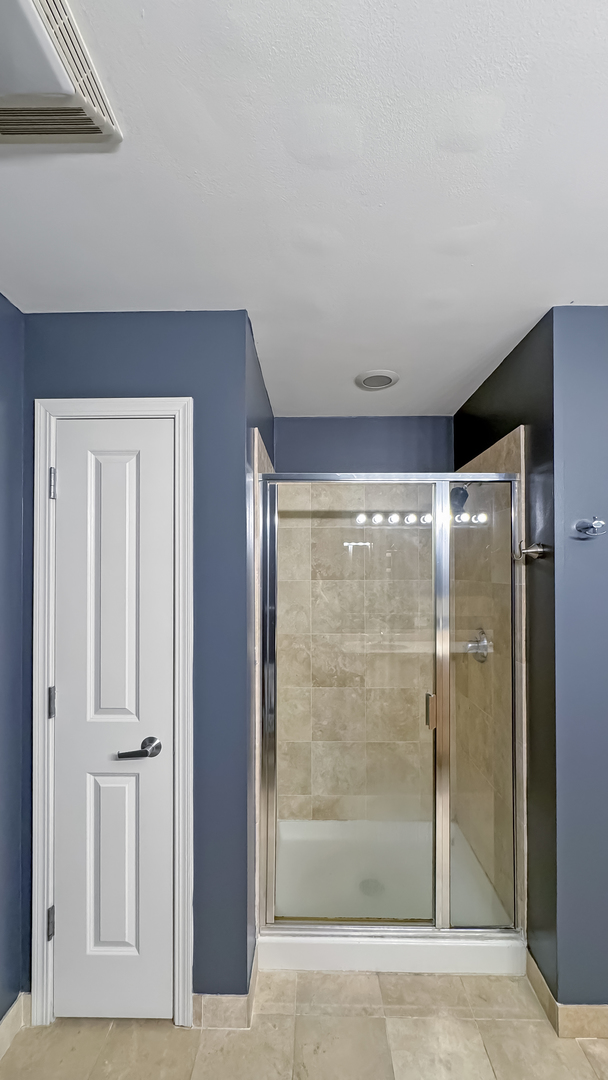 720 West Randolph Street, Unit 608 Chicago, IL 60661 - Photo 29 of 40 a bathroom with a glass shower door