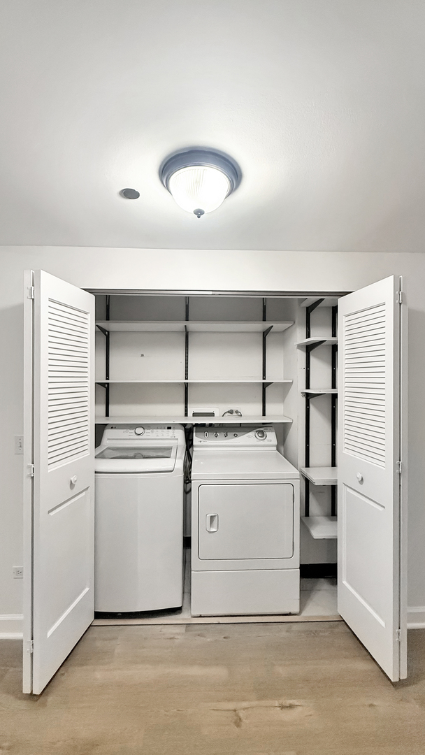 720 West Randolph Street, Unit 608 Chicago, IL 60661 - Photo 31 of 40 a utility room with dryer and washer