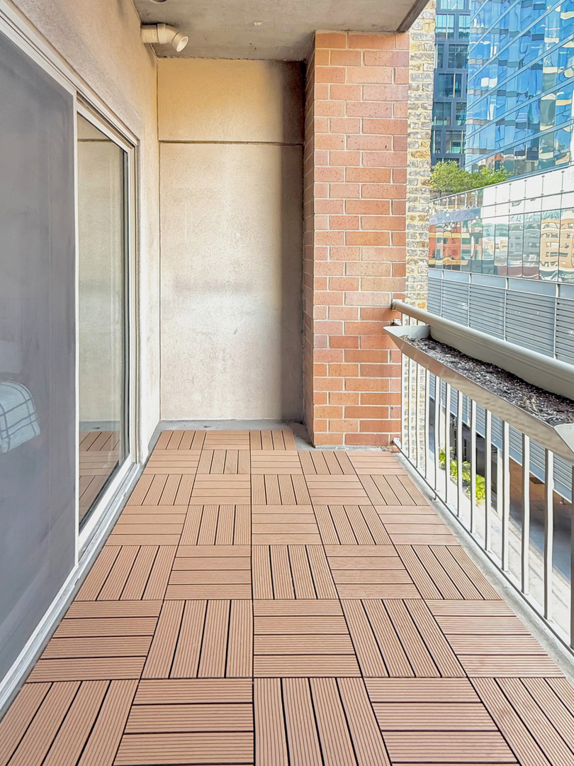 720 West Randolph Street, Unit 608 Chicago, IL 60661 - Photo 33 of 40 a view of a balcony with wooden floor