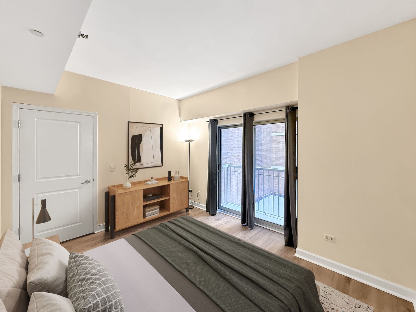 720 West Randolph Street, Unit 608 Chicago, IL 60661 - Photo 6 of 40 a large bedroom with a bed and a large window