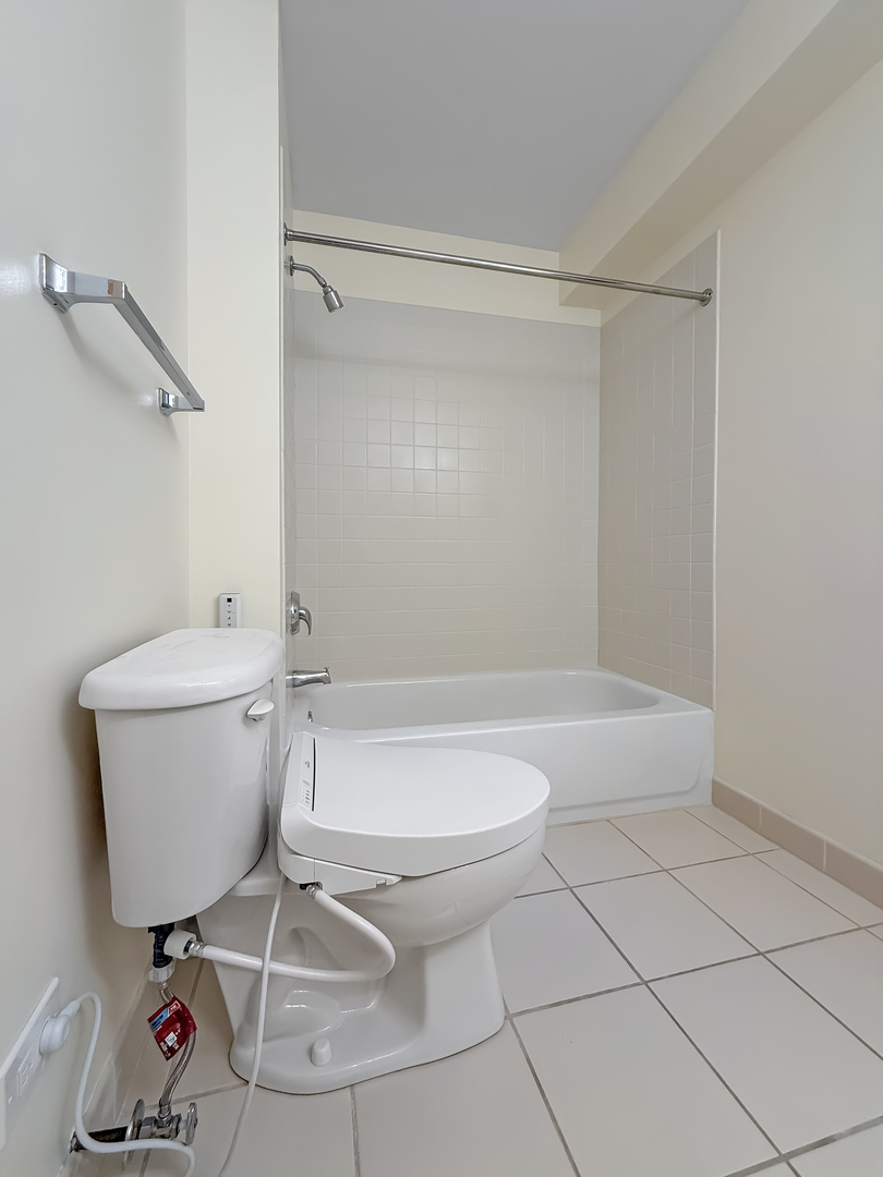 720 West Randolph Street, Unit 608 Chicago, IL 60661 - Photo 10 of 40 a bathroom with a toilet and a shower
