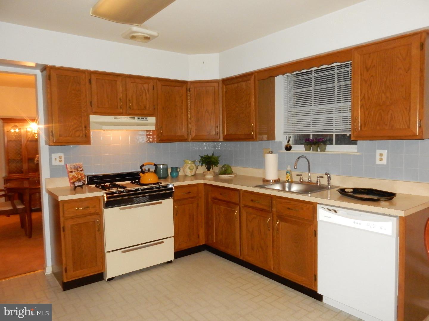 744 Jarrett Road Horsham, PA 19044 - Photo 8 of 25 Kitchen