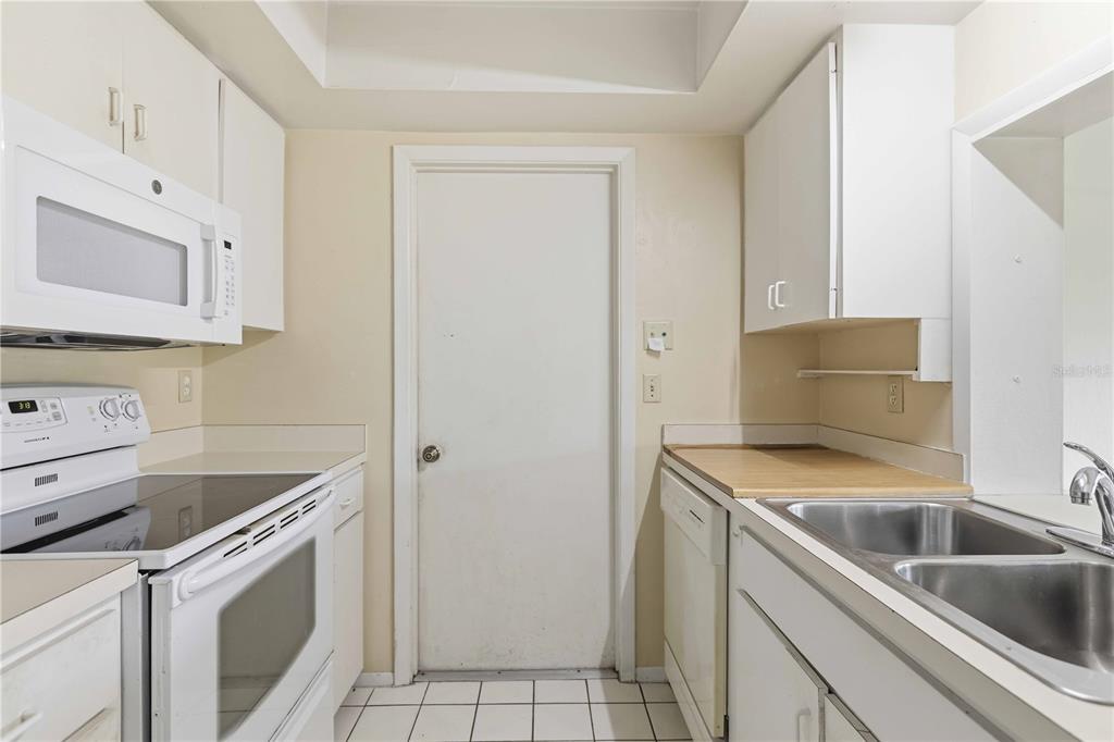 4001 Chinaberry Road Bradenton, FL 34208 - Photo 20 of 60