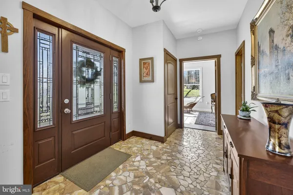 $1,145,000 | 40 Angel Kiss Lane, Castleton, VA 22716