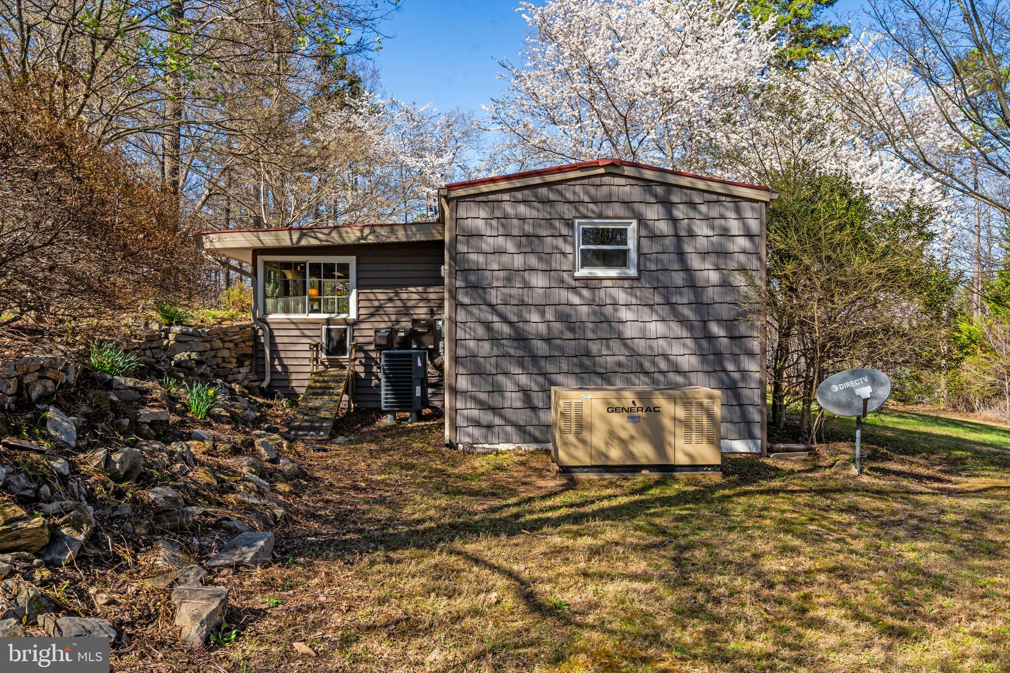 40 Angel Kiss Lane Castleton, VA 22716 - Photo 41 of 56 Side view of family apartment/cottage