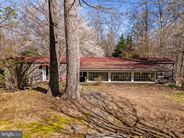 $1,145,000 | 40 Angel Kiss Lane, Castleton, VA 22716