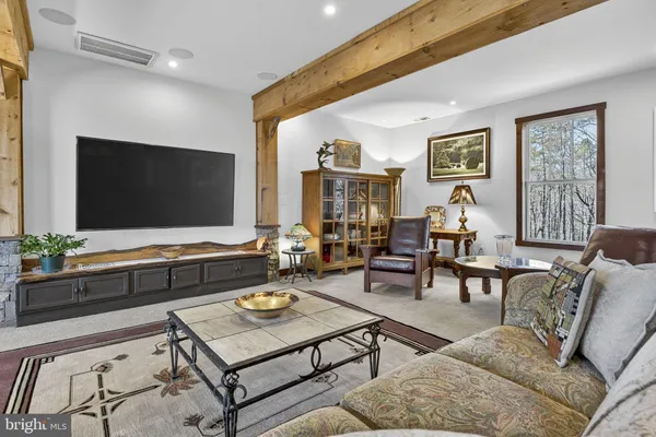 $1,145,000 | 40 Angel Kiss Lane, Castleton, VA 22716