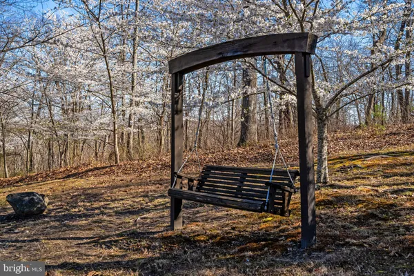 $1,145,000 | 40 Angel Kiss Lane, Castleton, VA 22716