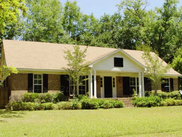 $2,000 | 257 Fig Avenue, Fairhope, AL 36532