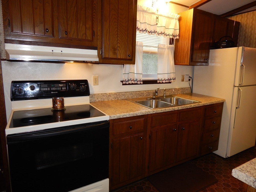 109 Bullock Road Freetown, MA 02717 - Photo 5 of 30 Gallery Image 5