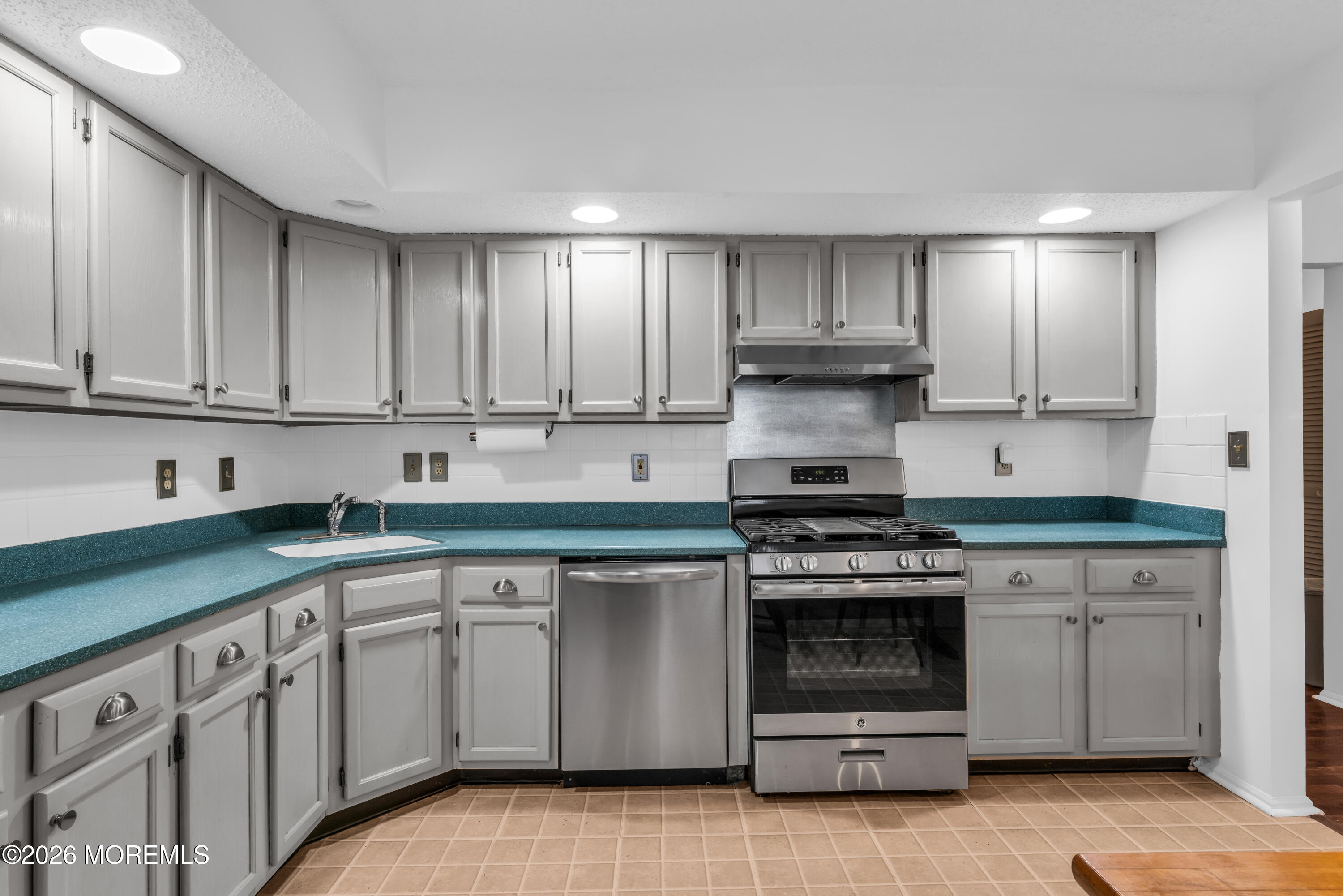 4 Brant Drive Brick, NJ 08724 - Photo 6 of 34 a kitchen with cabinets appliances and a sink
