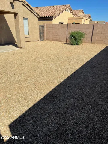 a view of back yard of the house