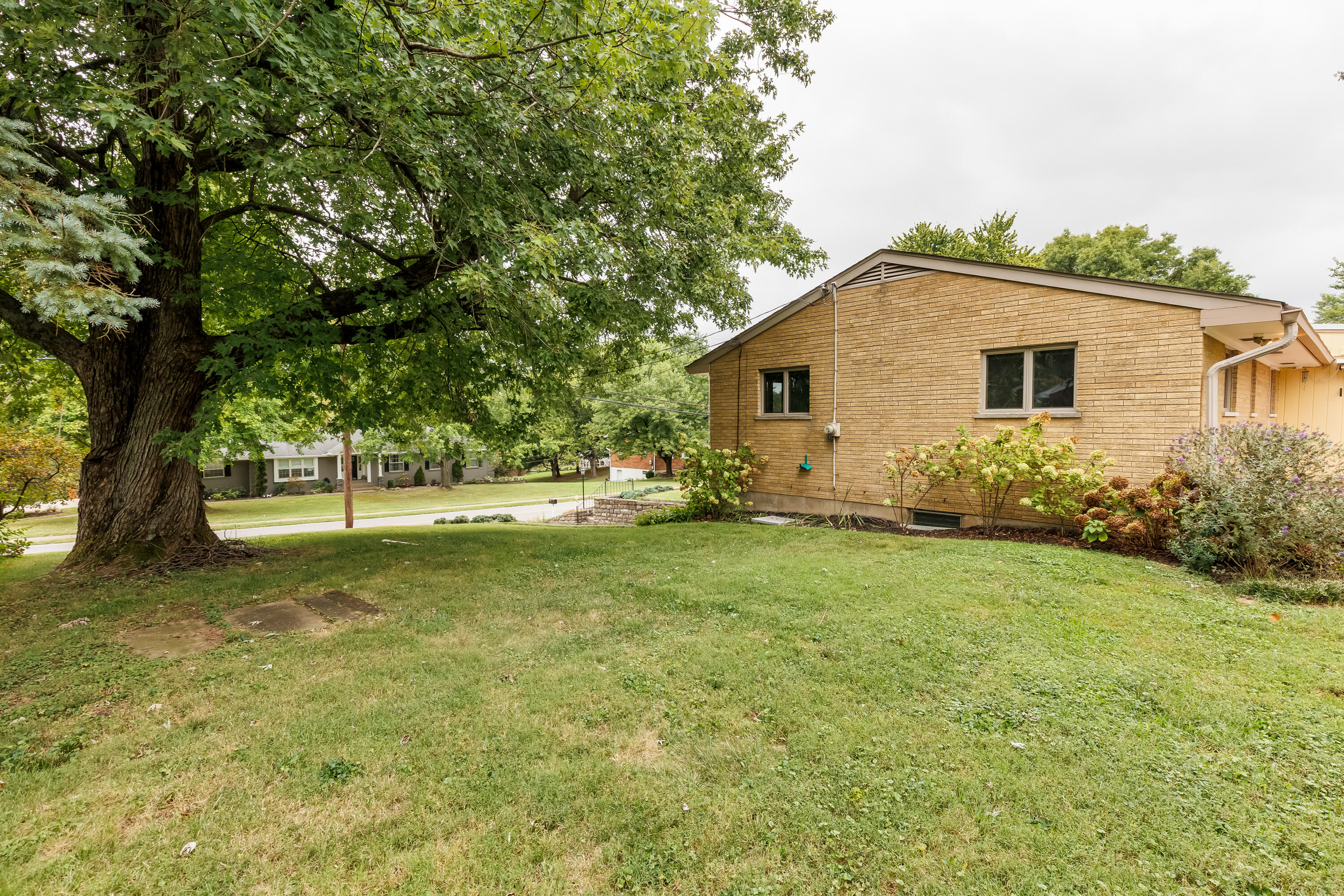 752 Rogers Road Fort Mitchell, KY 41017 - Photo 3 of 52 752RogersRd-3