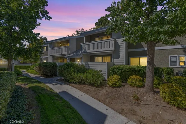 $450,000 | 27643 Susan Beth Way, Unit G, Saugus, CA 91350