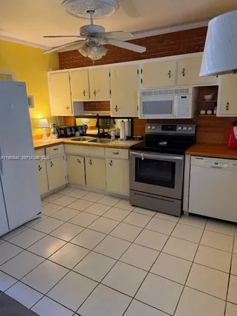 $439,900 | 1570 Northeast 15th Street, Homestead, FL 33033