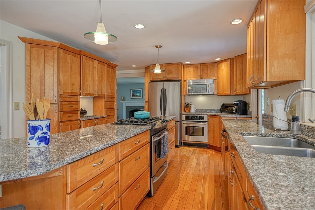 166 Willow Gate Rise Holliston, MA 01746 - Photo 5 of 42 Gallery Image 5