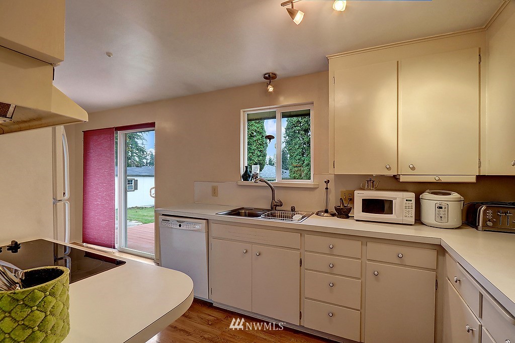 6 232nd Place Southwest Bothell, WA 98021 - Photo 7 of 17