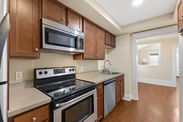 $300,000 | 2433 Youngman Avenue West, St. Paul, MN 55116