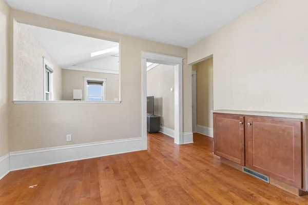 $300,000 | 2433 Youngman Avenue West, St. Paul, MN 55116