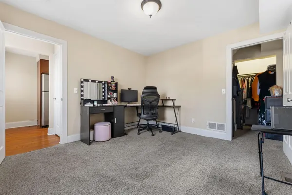 $300,000 | 2433 Youngman Avenue West, St. Paul, MN 55116
