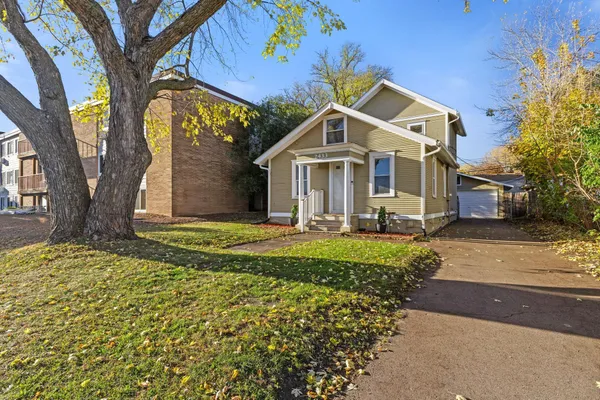 $300,000 | 2433 Youngman Avenue West, St. Paul, MN 55116