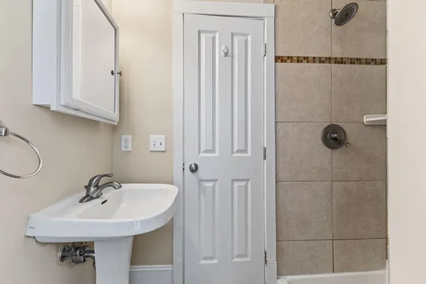 $300,000 | 2433 Youngman Avenue West, St. Paul, MN 55116