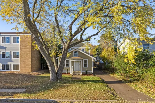 $300,000 | 2433 Youngman Avenue West, St. Paul, MN 55116