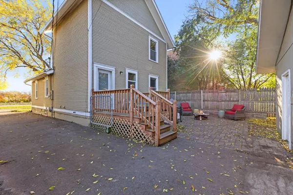 $300,000 | 2433 Youngman Avenue West, St. Paul, MN 55116