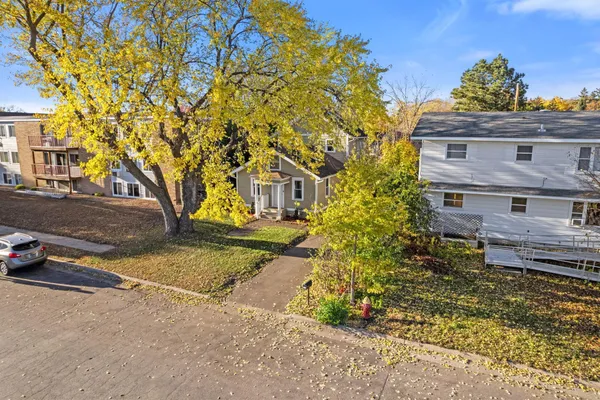 $300,000 | 2433 Youngman Avenue West, St. Paul, MN 55116