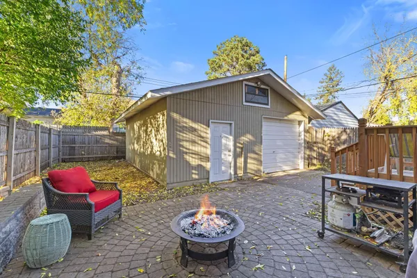 $300,000 | 2433 Youngman Avenue West, St. Paul, MN 55116