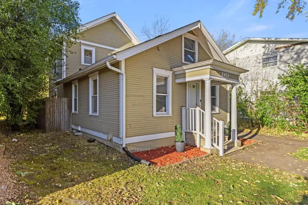 $300,000 | 2433 Youngman Avenue West, St. Paul, MN 55116